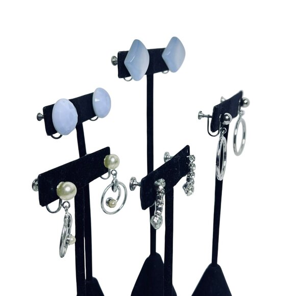 Lot of 5 Vintage Silver Tone Screw Back Earrings (5614) - Picture 8 of 8